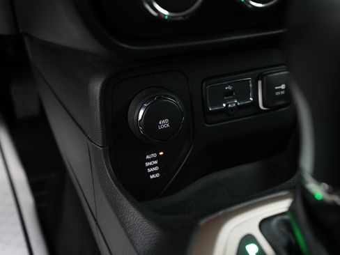 Used 2016 Jeep Renegade Latitude image 19