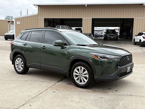 Used 2023 Toyota Corolla Cross LE image 3