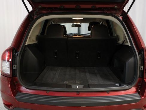 Used 2016 Jeep Compass Latitude image 29