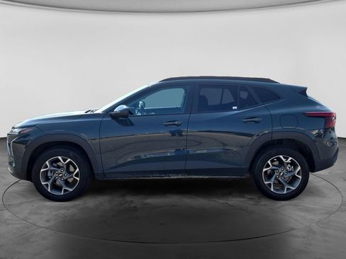 Used 2025 Chevrolet Trax LT w/ LT Convenience Package FWD image 6
