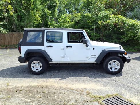 Used 2017 Jeep Wrangler Unlimited Sport w/ Connectivity Group AWD/4WD image 24