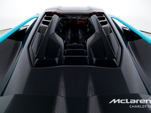 Used 2025 Lamborghini Revuelto AWD/4WD image 21
