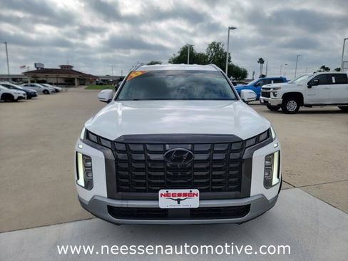 Used 2023 Hyundai Palisade SEL FWD image 2