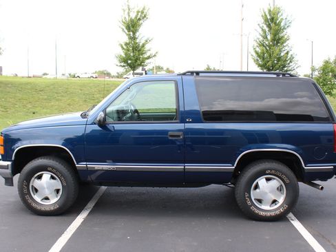 Used 1997 GMC Yukon 4WD 2-Door w/ Marketing Opt Pkg 2 image 24