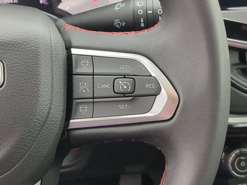 Used 2025 Jeep Compass Trailhawk AWD/4WD image 23