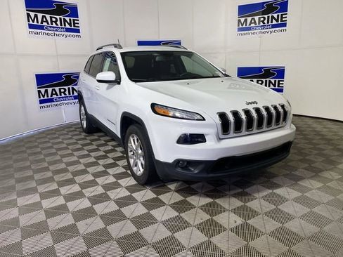Used 2018 Jeep Cherokee Latitude FWD image 1