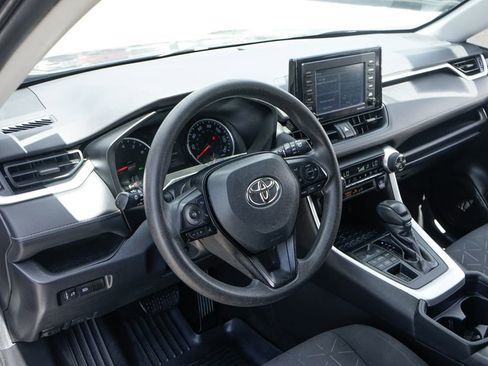 Used 2020 Toyota RAV4 XLE AWD/4WD image 18