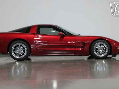 Used 2001 Chevrolet Corvette Coupe w/ Preferred Equipment Group2 image 40