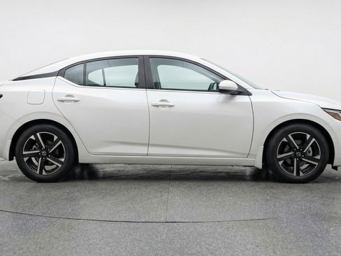 Used 2025 Nissan Sentra SV image 9