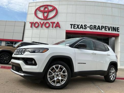 Used 2025 Jeep Compass Limited AWD/4WD image 2
