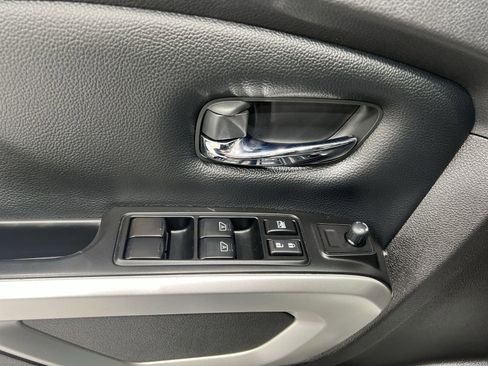Used 2023 Nissan Titan SV w/ SV Convenience Package AWD/4WD image 13