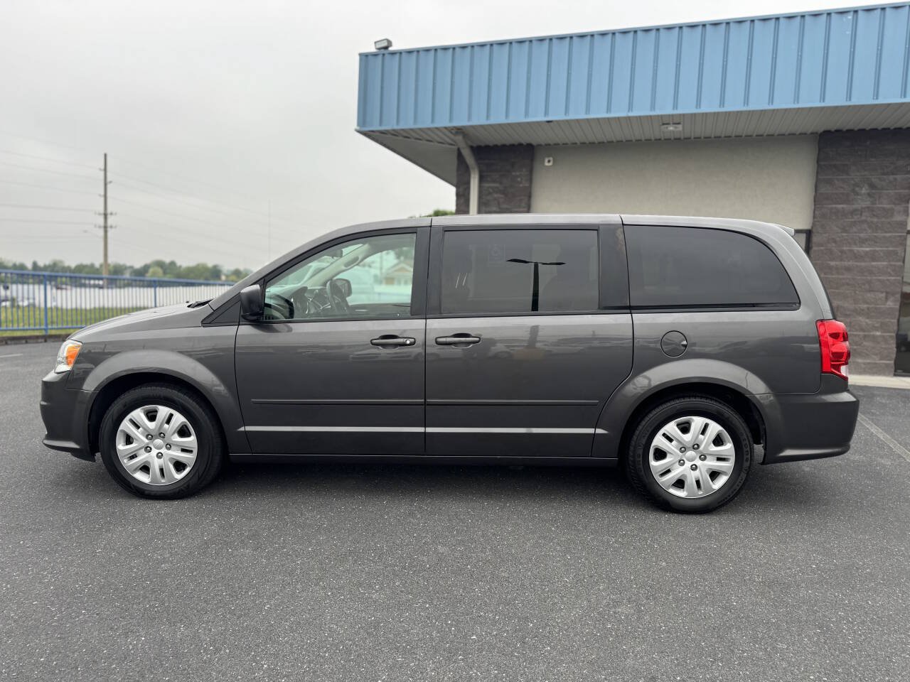 Used 2017 Dodge Grand Caravan SE FWD image 43