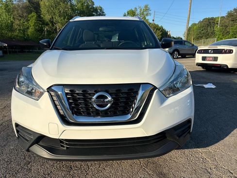 Used 2018 Nissan Kicks S image 3