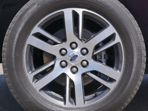 Used 2022 Ford Expedition XLT AWD/4WD image 16