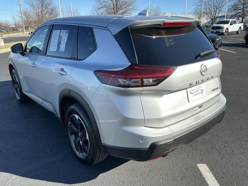 Used 2024 Nissan Rogue SV image 7