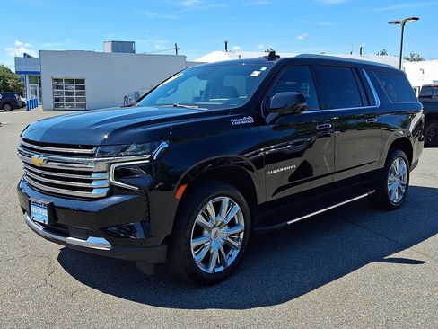 Certified 2024 Chevrolet Suburban High Country AWD/4WD image 3