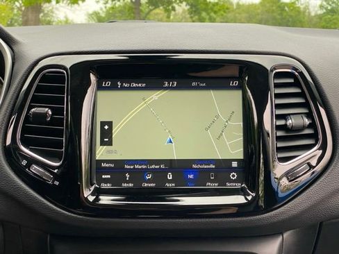 Used 2018 Jeep Compass Latitude w/ Popular Equipment Group FWD image 26