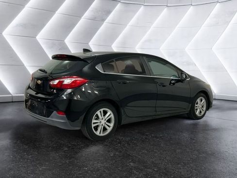 Used 2017 Chevrolet Cruze LT image 4