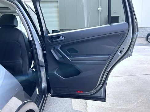 Used 2018 Volkswagen Tiguan SEL Premium AWD/4WD image 17