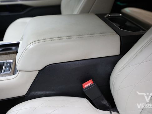 Used 2019 Ford Expedition Platinum image 16