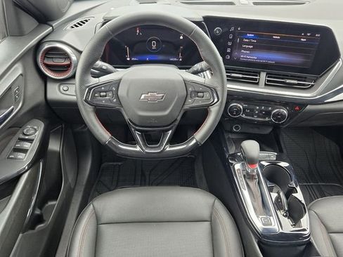 Used 2024 Chevrolet Trax RS w/ Sunroof Package image 16