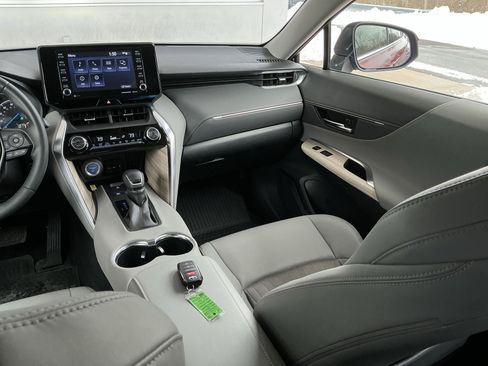 Certified 2021 Toyota Venza XLE image 16