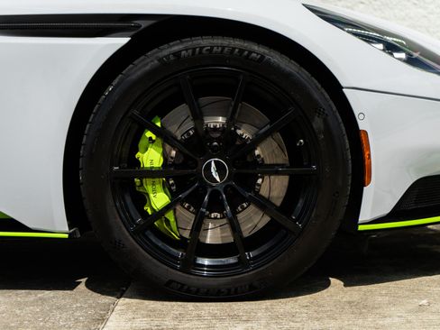 Used 2019 Aston Martin DB11 AMR RWD image 27