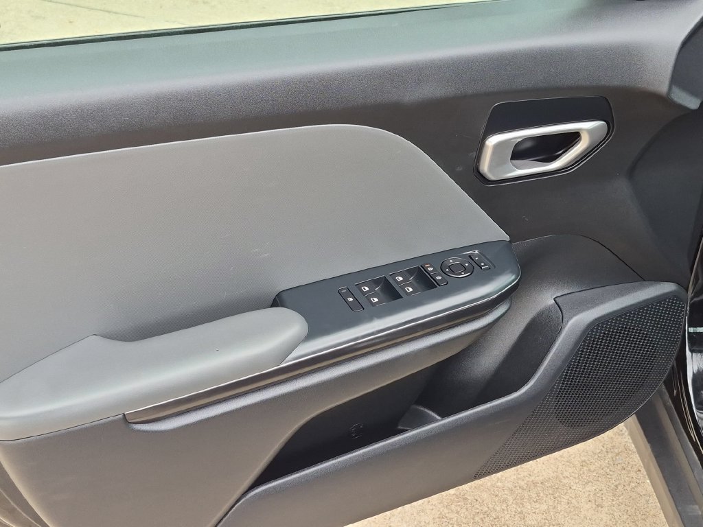 Used 2025 Kia K4 FWD image 11