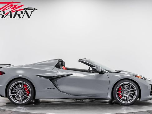 Used 2025 Chevrolet Corvette Z06 w/ Battery Protection Package RWD image 6