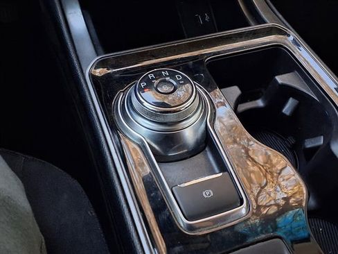 Used 2019 Ford Edge SE image 16