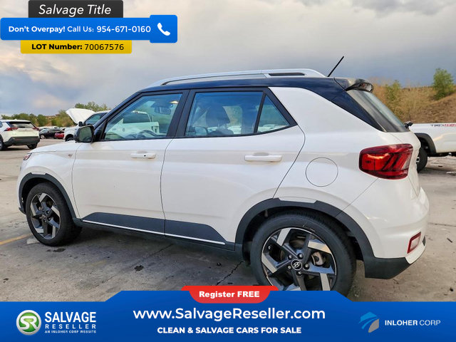 Used 2023 Hyundai Venue Limited FWD image 3