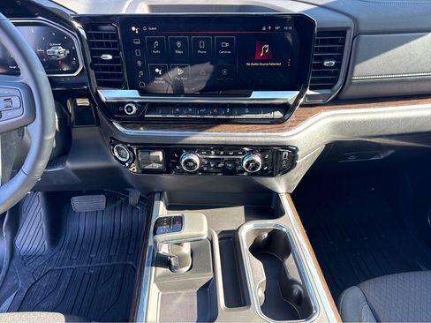 New 2026 GMC Sierra 1500 Elevation image 12