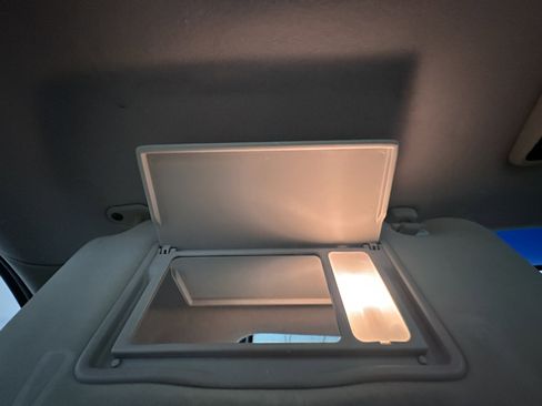 Used 2004 Mitsubishi Diamante LS image 17