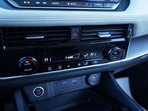 Used 2021 Nissan Rogue SV image 21