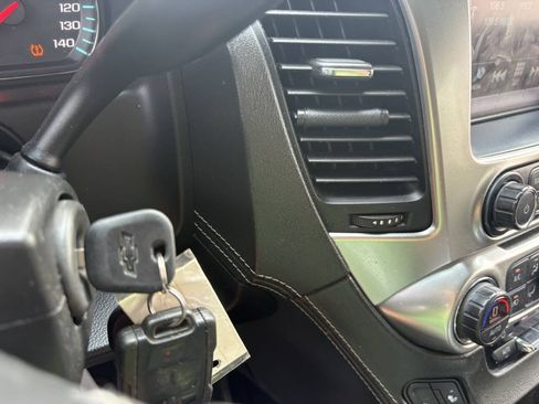 Used 2020 Chevrolet Suburban LT RWD image 30