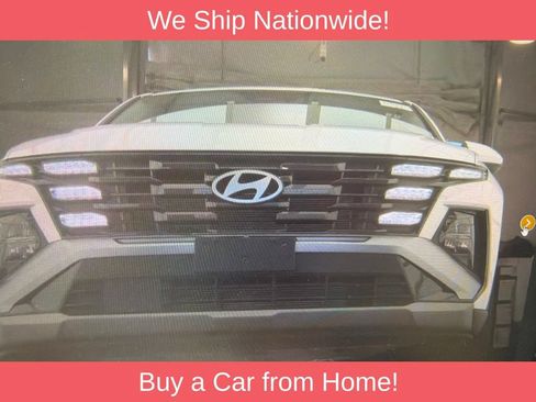 Used 2025 Hyundai Tucson SE AWD/4WD image 3
