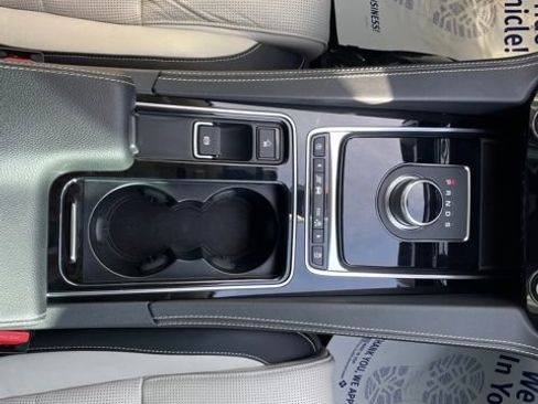 Used 2019 Jaguar F-PACE R-Sport image 26