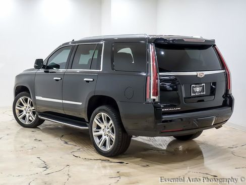 Used 2018 Cadillac Escalade Luxury image 10