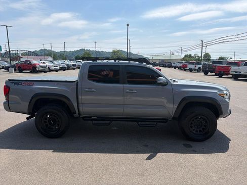Used 2019 Toyota Tacoma TRD Off-Road AWD/4WD image 26