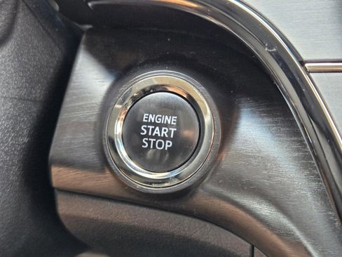 Used 2017 Toyota Avalon Limited FWD image 19