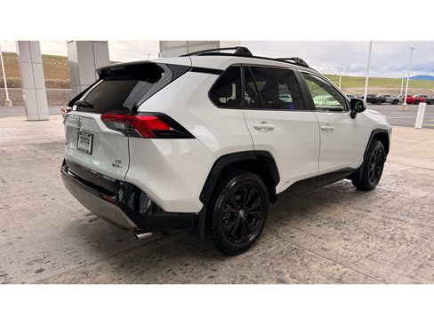 Used 2025 Toyota RAV4 SE w/ Convenience Package image 9