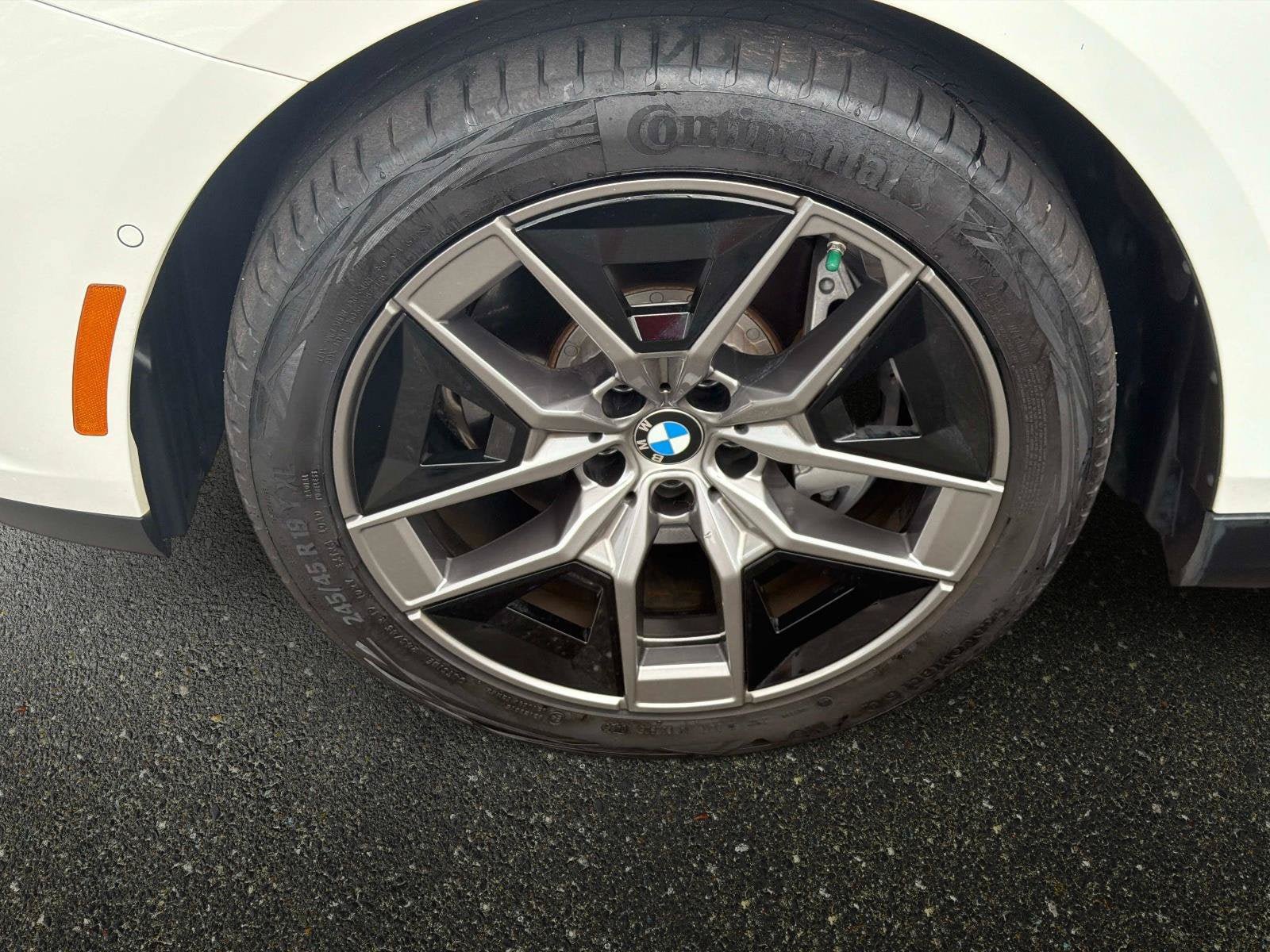 Used 2026 BMW i5 eDrive40 w/ Premium Package RWD image 10