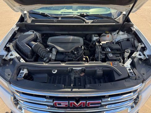 Used 2020 GMC Acadia SLT FWD image 25