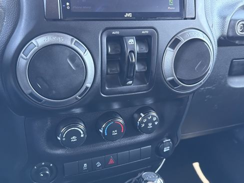 Used 2015 Jeep Wrangler Unlimited Sport w/ Quick Order Package 24S AWD/4WD image 23