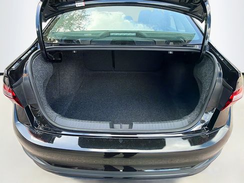 Used 2024 Volkswagen Jetta SE image 12