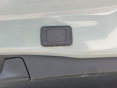 Used 2022 Toyota RAV4 XLE Premium FWD image 13