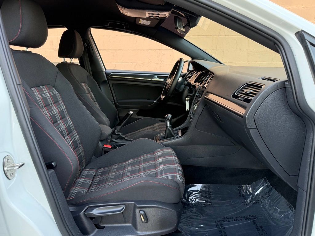 Used 2020 Volkswagen Golf 4-Door FWD image 19