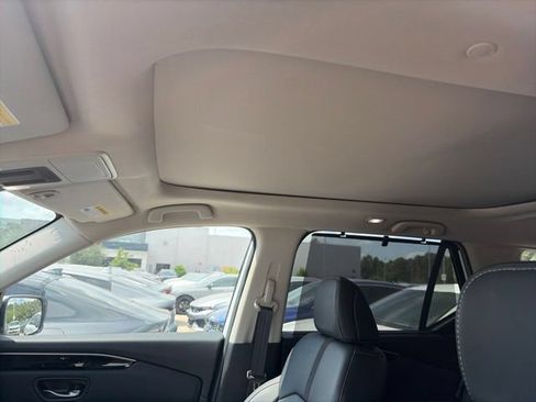 Used 2025 Honda Pilot Touring image 14