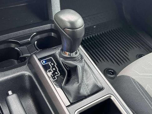 Certified 2023 Toyota Tacoma TRD Off-Road AWD/4WD image 31