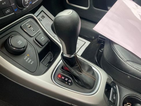 Used 2019 Jeep Compass Latitude AWD/4WD image 28